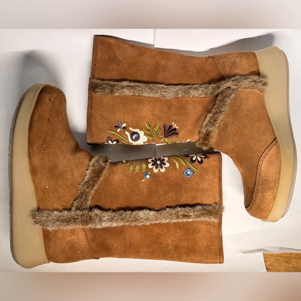 NEW! Report Floral Embroidered Faux Fur Boots Size 7